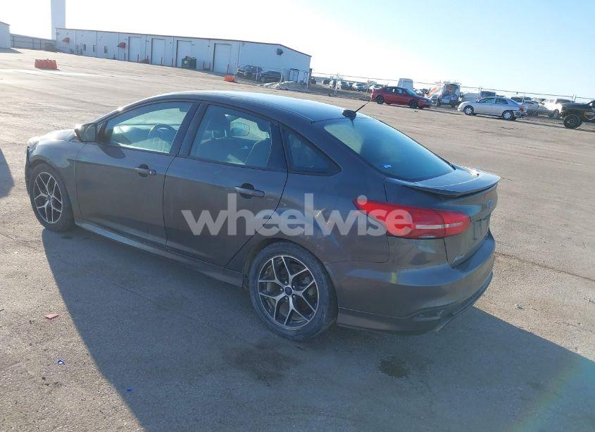 Photo 3 of 2016 Ford Focus SE (VIN 1FADP3F27GL374188)