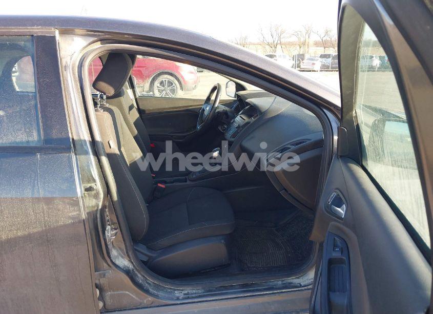 Photo 5 of 2016 Ford Focus SE (VIN 1FADP3F27GL374188)