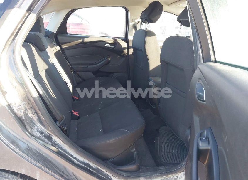 Photo 8 of 2016 Ford Focus SE (VIN 1FADP3F27GL374188)