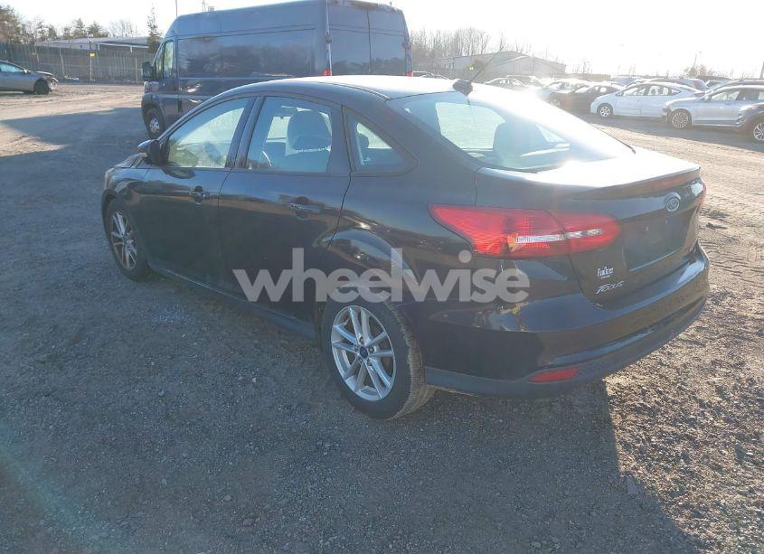 Photo 3 of 2016 Ford Focus SE (VIN 1FADP3F27GL385112)