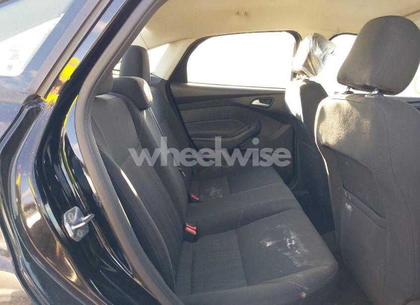 Photo 8 of 2016 Ford Focus SE (VIN 1FADP3F27GL385112)