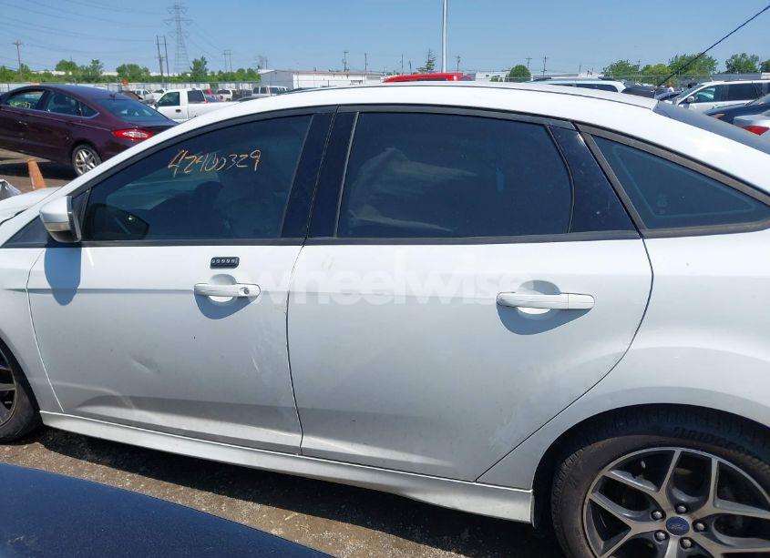 Photo 15 of 2016 Ford Focus SE (VIN 1FADP3F27GL385739)