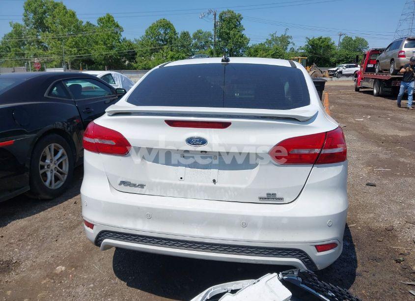 Photo 17 of 2016 Ford Focus SE (VIN 1FADP3F27GL385739)