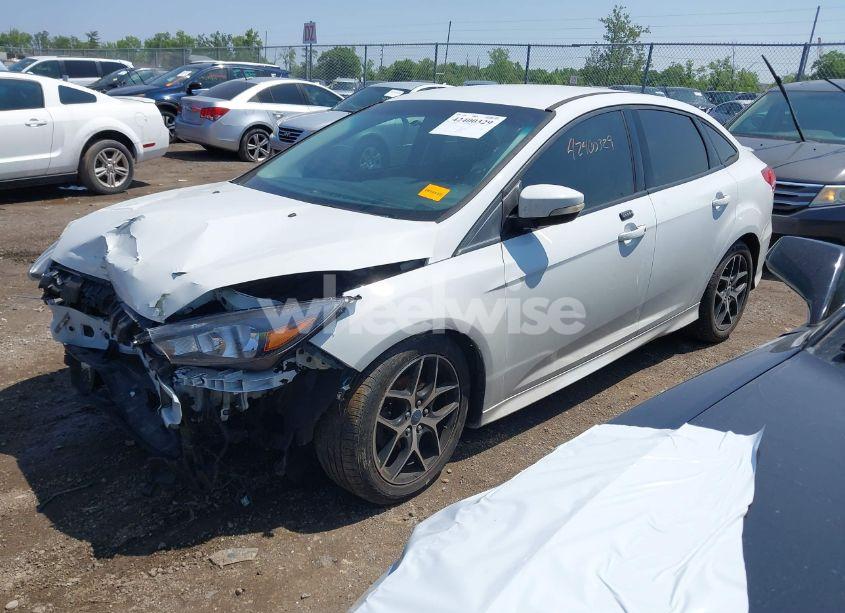 Photo 2 of 2016 Ford Focus SE (VIN 1FADP3F27GL385739)