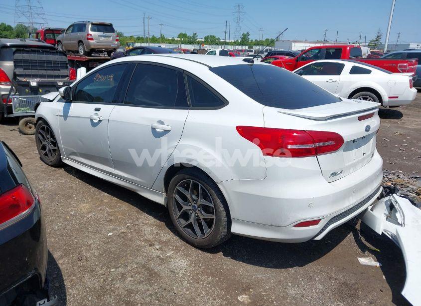 Photo 3 of 2016 Ford Focus SE (VIN 1FADP3F27GL385739)
