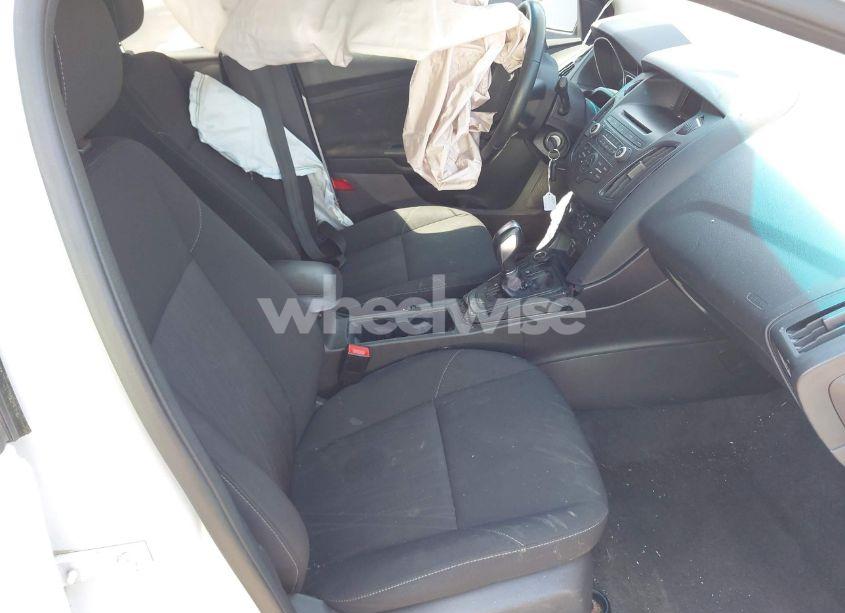 Photo 5 of 2016 Ford Focus SE (VIN 1FADP3F27GL385739)