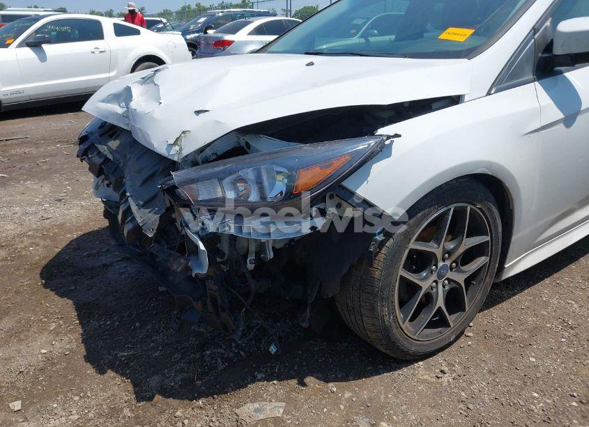 Photo 6 of 2016 Ford Focus SE (VIN 1FADP3F27GL385739)