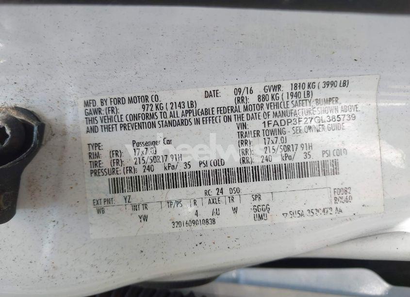 Photo 9 of 2016 Ford Focus SE (VIN 1FADP3F27GL385739)