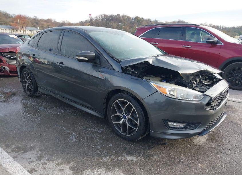 2016 Ford Focus SE (VIN 1FADP3F27GL393467) main photo