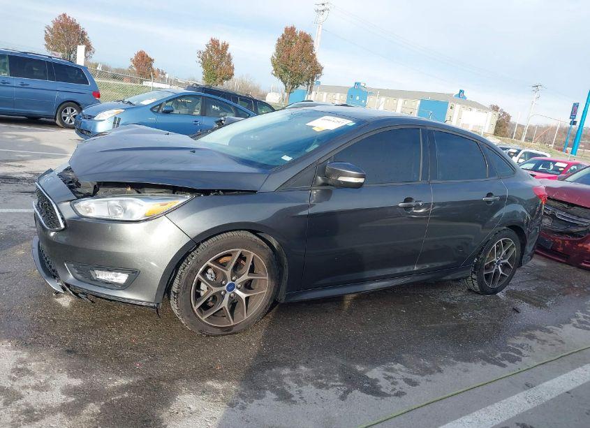 Photo 14 of 2016 Ford Focus SE (VIN 1FADP3F27GL393467)