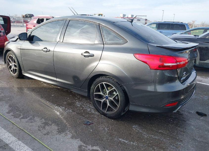 Photo 3 of 2016 Ford Focus SE (VIN 1FADP3F27GL393467)