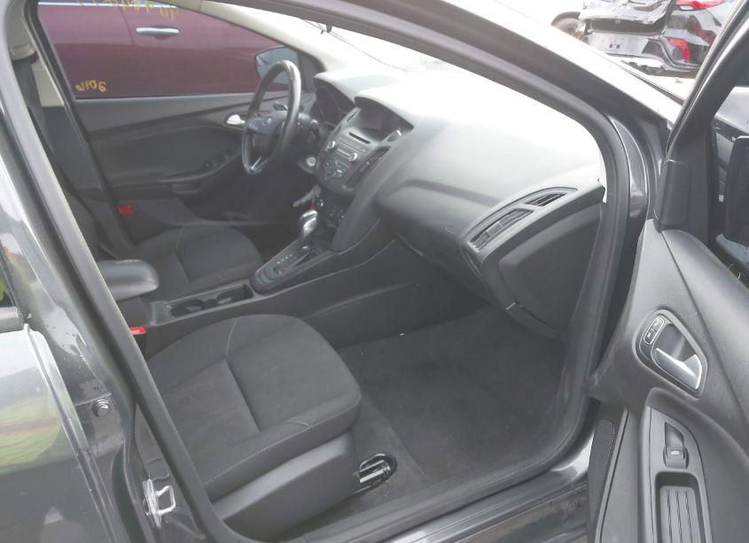 Photo 5 of 2016 Ford Focus SE (VIN 1FADP3F27GL393467)