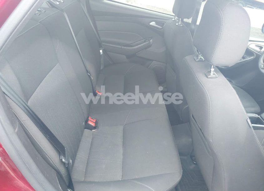 Photo 8 of 2016 Ford Focus SE (VIN 1FADP3F27GL404175)