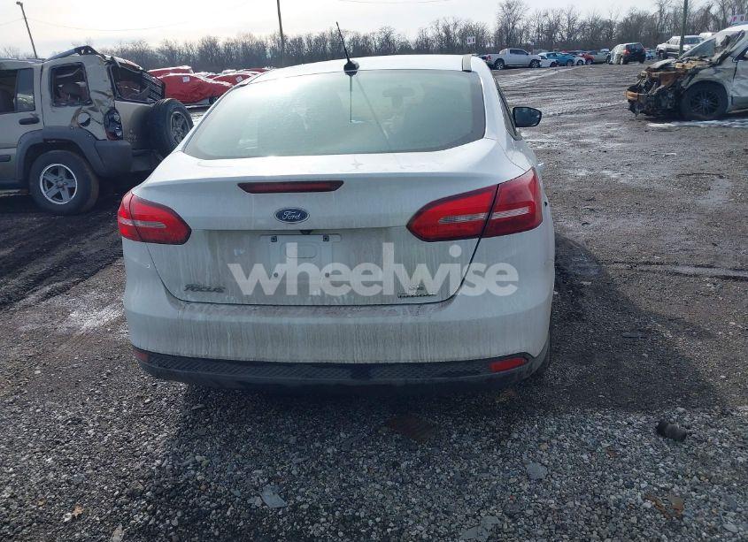 Photo 16 of 2016 Ford Focus SE (VIN 1FADP3F27GL406749)