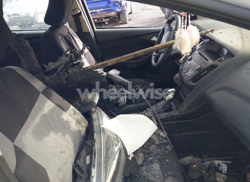 Photo 5 of 2016 Ford Focus SE (VIN 1FADP3F27GL406749)