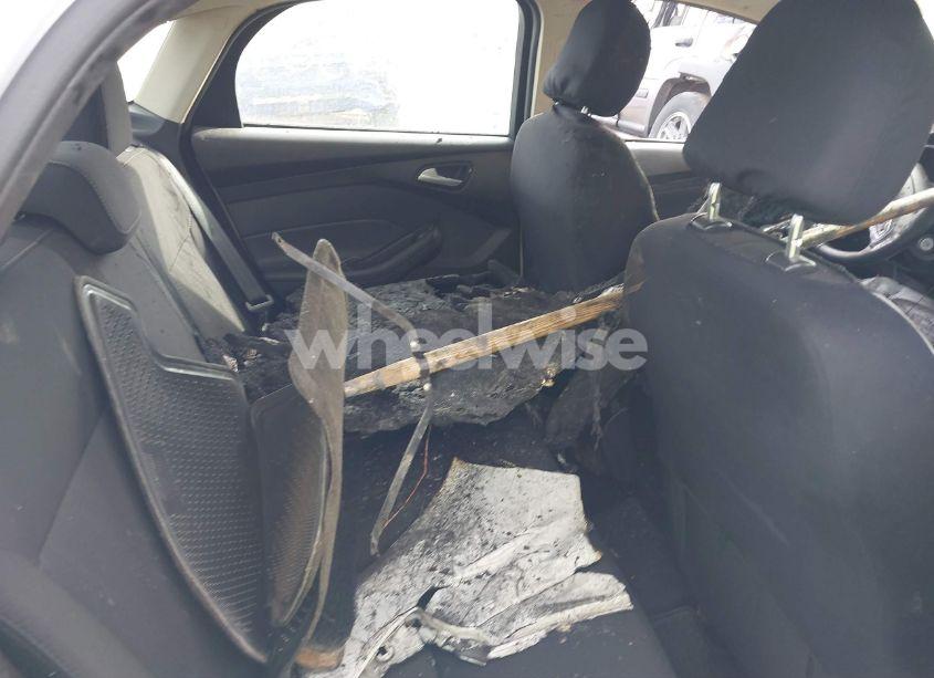 Photo 8 of 2016 Ford Focus SE (VIN 1FADP3F27GL406749)