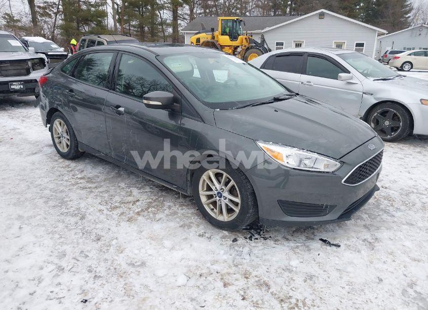 2017 Ford Focus SE (VIN 1FADP3F27HL229332) main photo