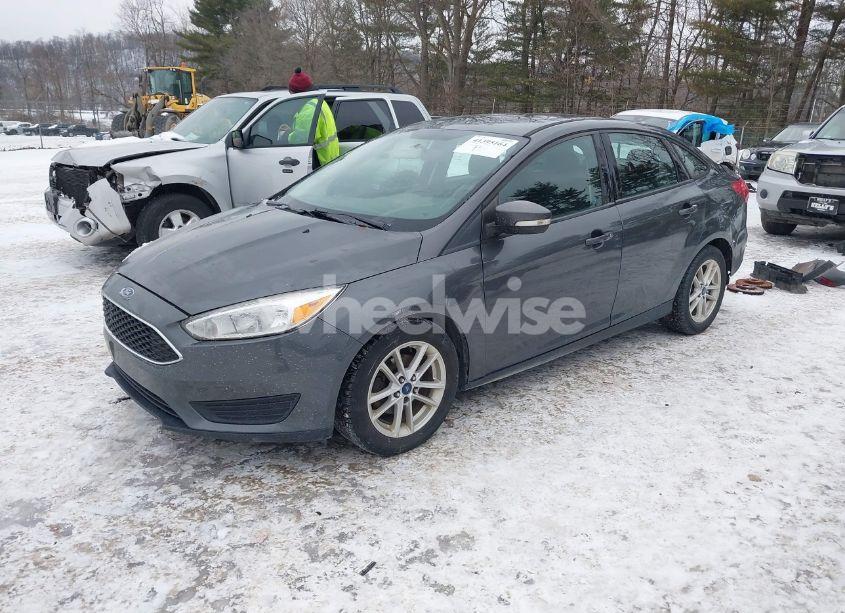 Photo 2 of 2017 Ford Focus SE (VIN 1FADP3F27HL229332)