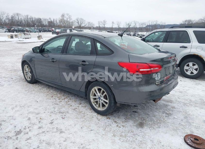 Photo 3 of 2017 Ford Focus SE (VIN 1FADP3F27HL229332)