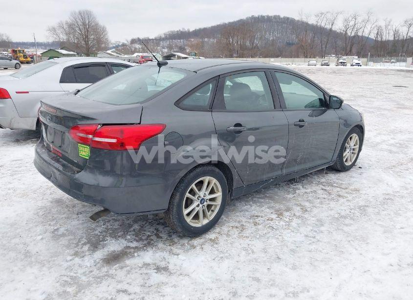 Photo 4 of 2017 Ford Focus SE (VIN 1FADP3F27HL229332)