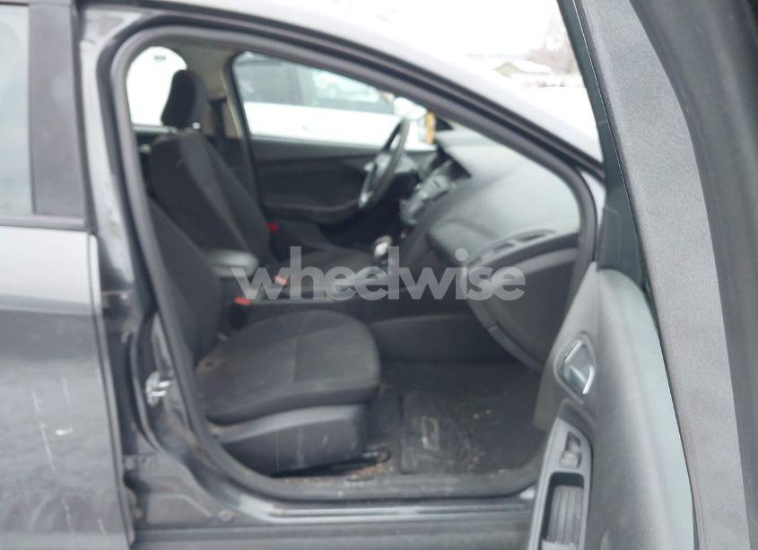 Photo 5 of 2017 Ford Focus SE (VIN 1FADP3F27HL229332)