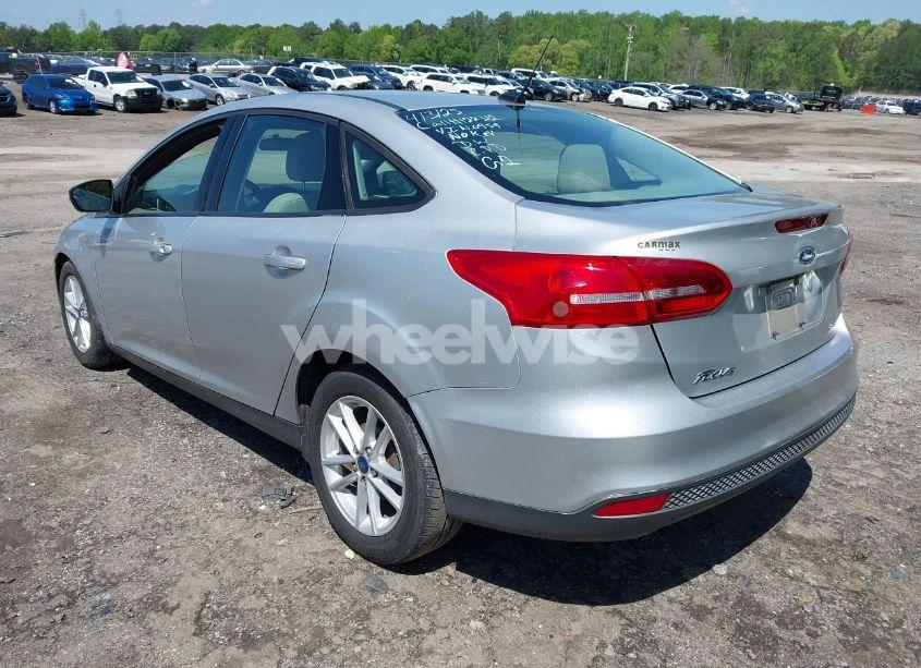 Photo 3 of 2017 Ford Focus SE (VIN 1FADP3F27HL240959)