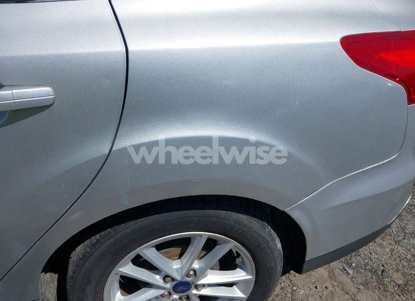 Photo 6 of 2017 Ford Focus SE (VIN 1FADP3F27HL240959)