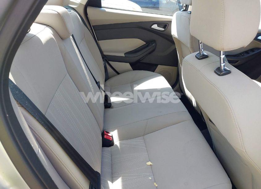 Photo 8 of 2017 Ford Focus SE (VIN 1FADP3F27HL240959)