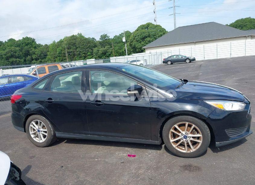 Photo 5 of 2017 Ford Focus SE (VIN 1FADP3F27HL241397)