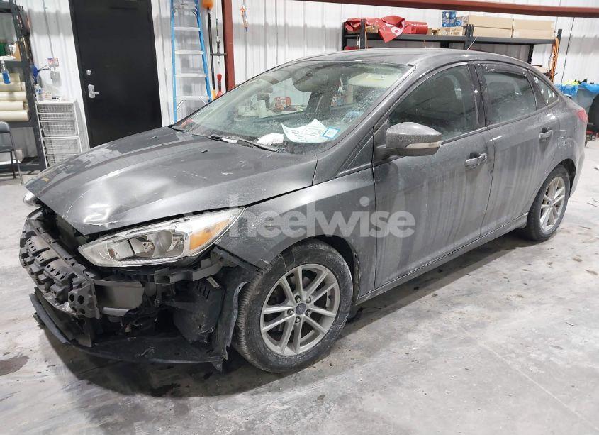 Photo 2 of 2017 Ford Focus SE (VIN 1FADP3F27HL291698)
