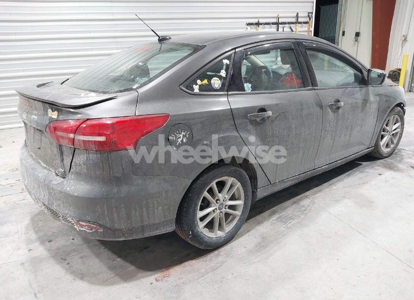 Photo 4 of 2017 Ford Focus SE (VIN 1FADP3F27HL291698)