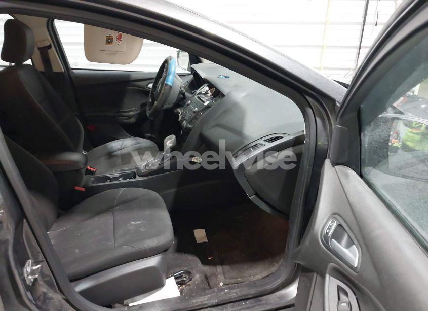 Photo 5 of 2017 Ford Focus SE (VIN 1FADP3F27HL291698)