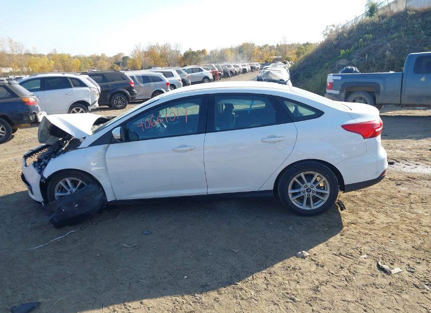 Photo 14 of 2017 Ford Focus SE (VIN 1FADP3F27HL315515)