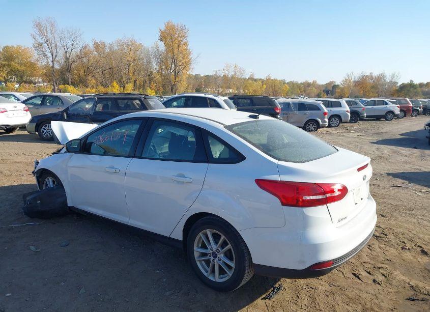 Photo 3 of 2017 Ford Focus SE (VIN 1FADP3F27HL315515)