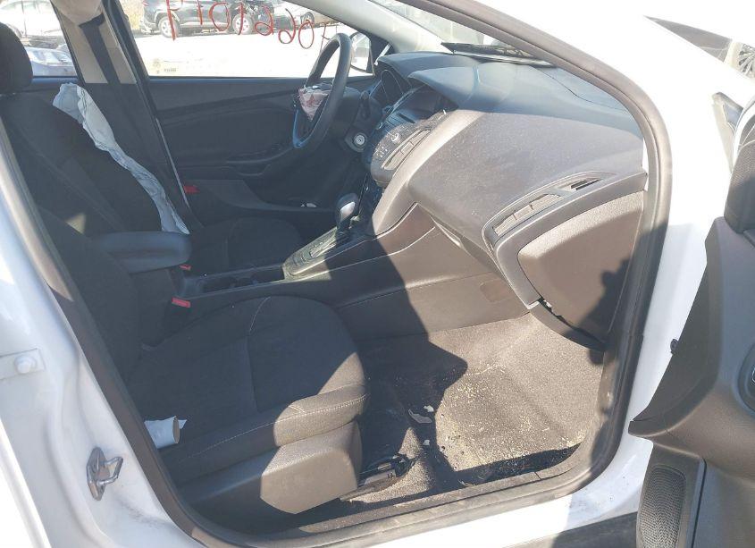 Photo 5 of 2017 Ford Focus SE (VIN 1FADP3F27HL315515)