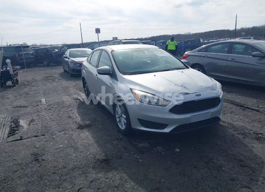2017 Ford Focus SE (VIN 1FADP3F27HL316874) main photo