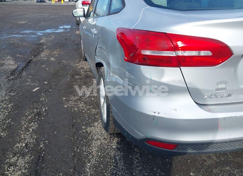 Photo 16 of 2017 Ford Focus SE (VIN 1FADP3F27HL316874)