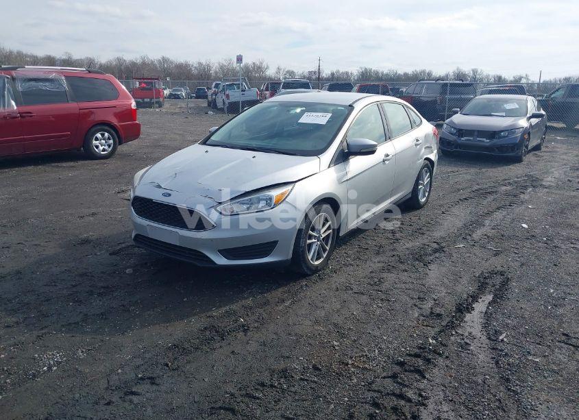 Photo 2 of 2017 Ford Focus SE (VIN 1FADP3F27HL316874)