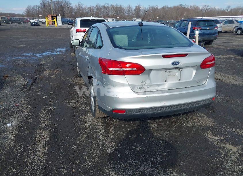 Photo 3 of 2017 Ford Focus SE (VIN 1FADP3F27HL316874)