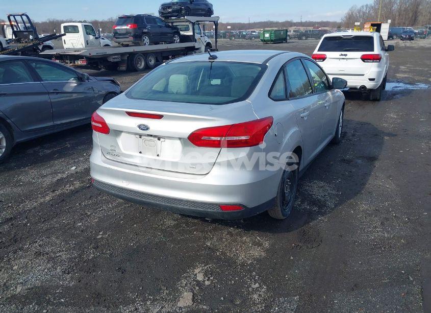 Photo 4 of 2017 Ford Focus SE (VIN 1FADP3F27HL316874)