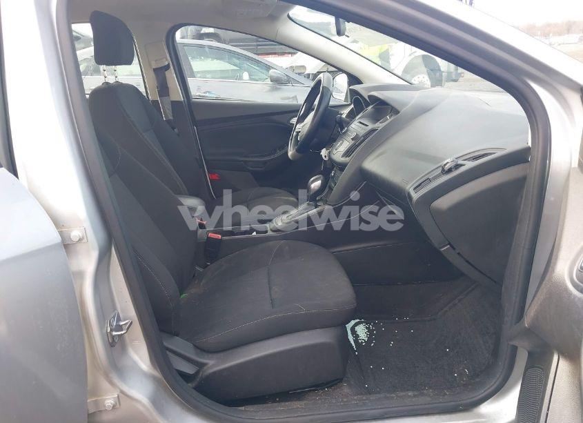 Photo 5 of 2017 Ford Focus SE (VIN 1FADP3F27HL316874)