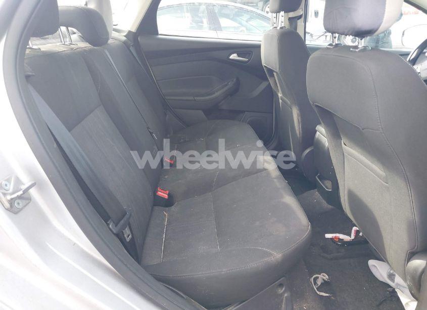 Photo 8 of 2017 Ford Focus SE (VIN 1FADP3F27HL316874)