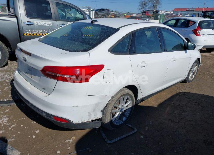 Photo 4 of 2017 Ford Focus SE (VIN 1FADP3F27HL321590)