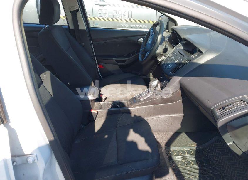 Photo 5 of 2017 Ford Focus SE (VIN 1FADP3F27HL321590)