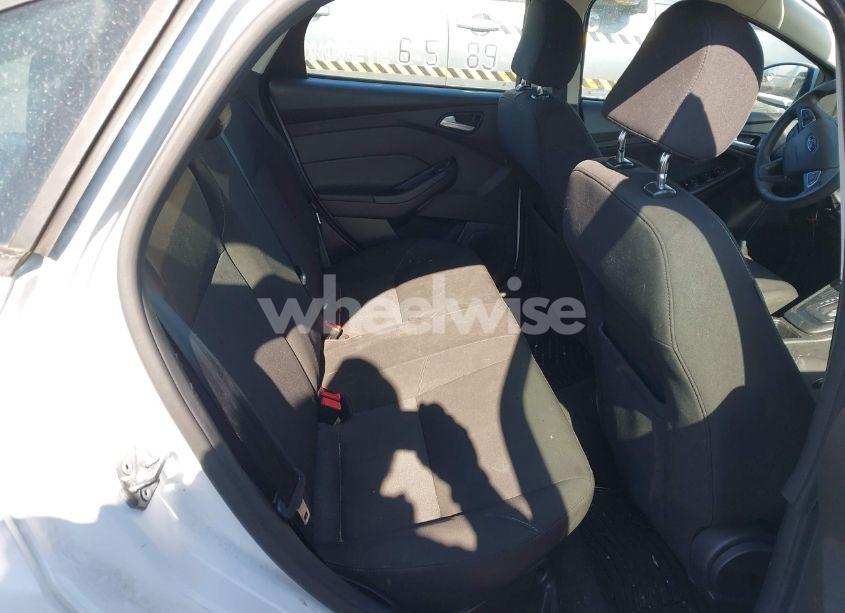 Photo 8 of 2017 Ford Focus SE (VIN 1FADP3F27HL321590)