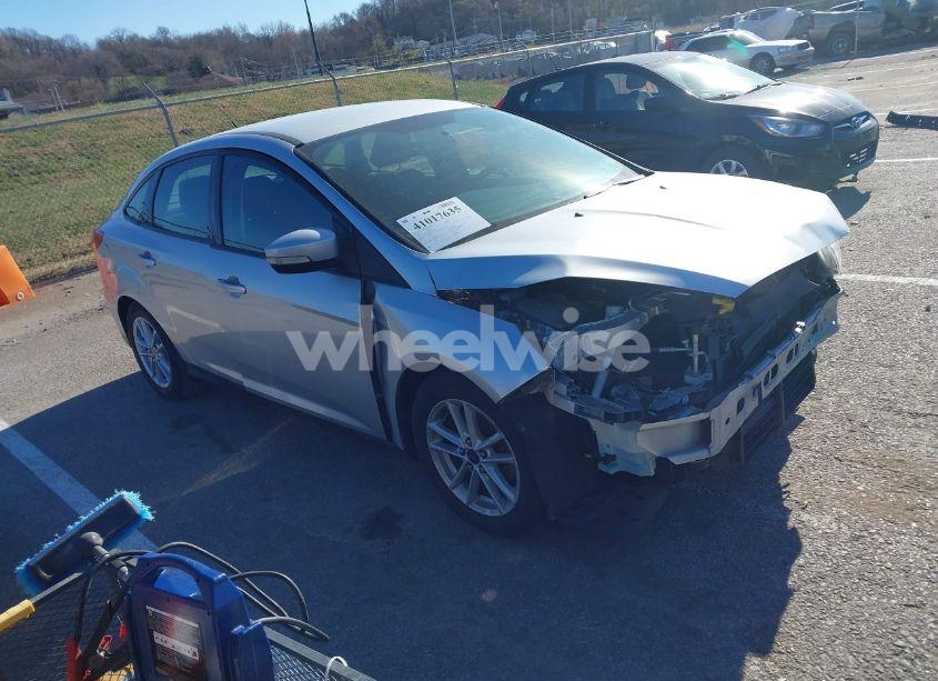 2017 Ford Focus SE (VIN 1FADP3F27HL342598) main photo
