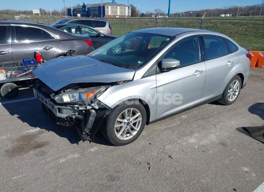 Photo 2 of 2017 Ford Focus SE (VIN 1FADP3F27HL342598)