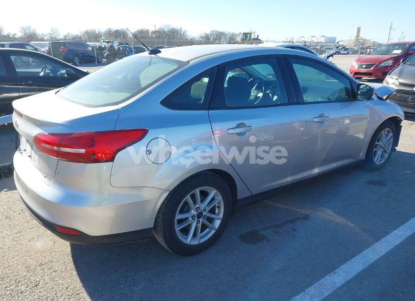 Photo 4 of 2017 Ford Focus SE (VIN 1FADP3F27HL342598)