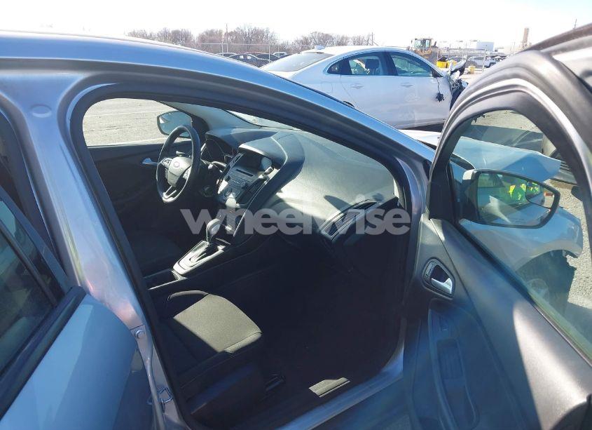 Photo 5 of 2017 Ford Focus SE (VIN 1FADP3F27HL342598)