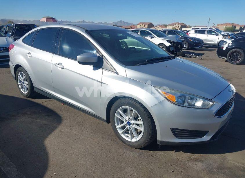 2018 Ford Focus SE (VIN 1FADP3F27JL204873) main photo